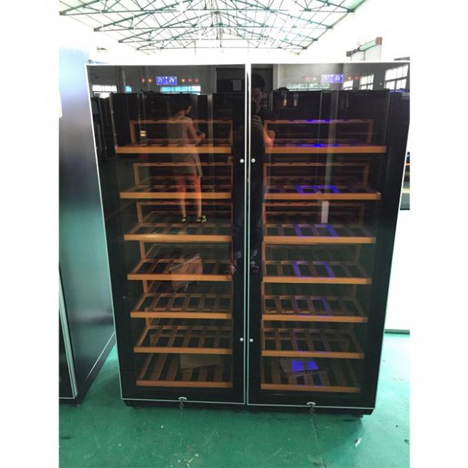 O CE articulou o refrigerador de vidro da exposição do vinho das garrafas da porta 110 0