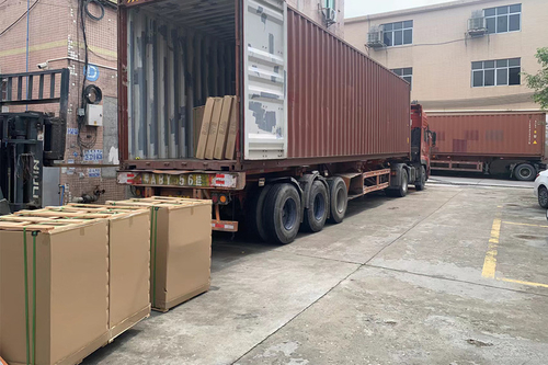 mais recente caso da empresa sobre 2*40HQ contêiner de equipamento de cozinha e máquina de fazer gelo para as Filipinas