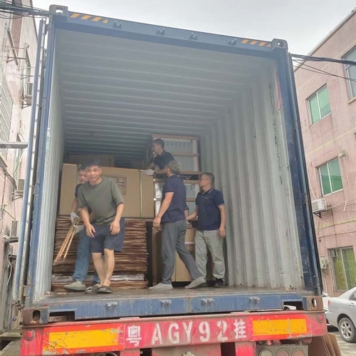 mais recente caso da empresa sobre 1*40HQ recipiente de fabricante de cubos de gelo, frigorífico de cozinha e congelador para o mercado filipino