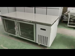 Refrigerador sob balcão com 2 portas de vidro