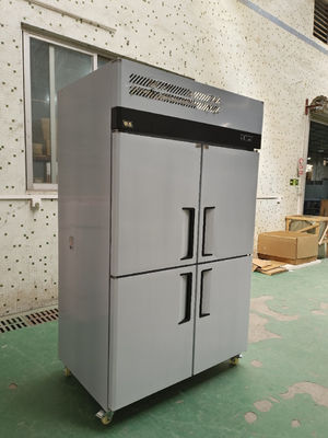 Frigorífico vertical comercial de 4 portas de aço inoxidável Frigorífico de arrecadação Frigorífico de padaria com bandejas