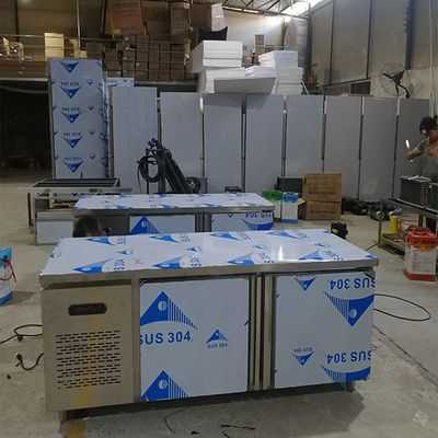 O diodo emissor de luz indica o fã de 1.5m que refrigera sob a porta contrária do refrigerador 2